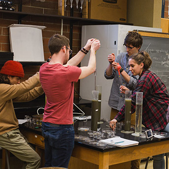 Students working in a lab at Shannon Point